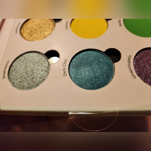 ESSENCE x Ulta Beauty Girls United Eyeshadow Palette - Picture 3 of 12